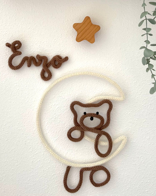 gancho estrella madera con luna y osito de tricotin lana con nombre personalizado