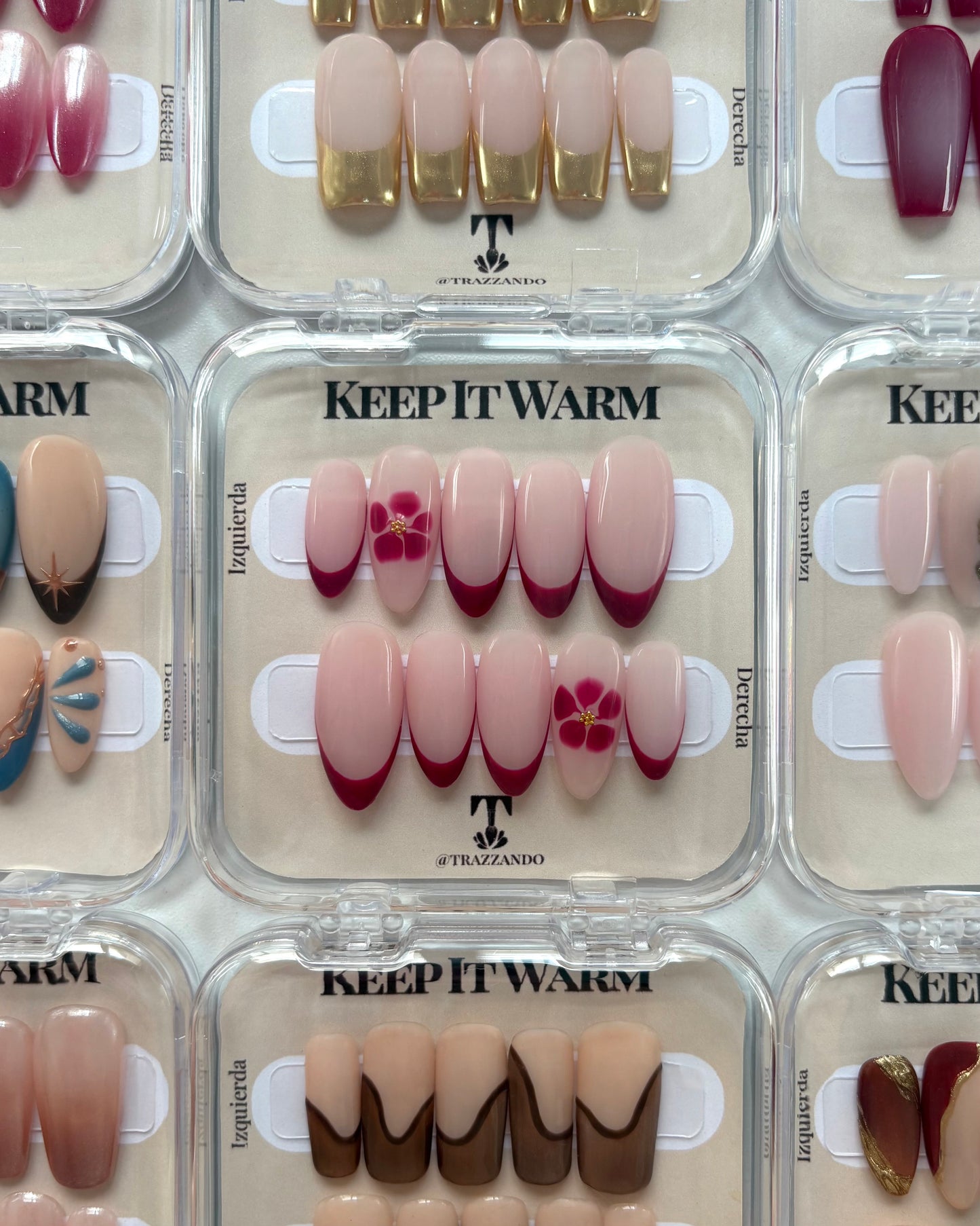 set de uñas press-on nudes con francesa burdeos y flor blooming con caviar dorado en su caja original colección keep it warm
