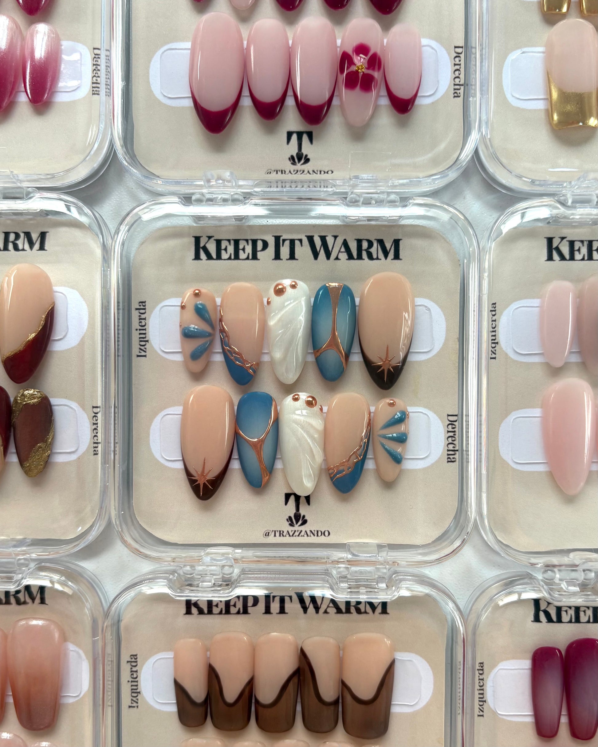 set de uñas press-on azul con toques de cobre cromático, degradado con aerógrafo, blanco perlado con gotas de gel 3D, ojo de gato y estrella en su caja original colección keep it warm