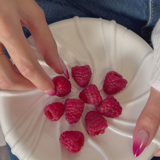 video de presentación set de uñas press-on efecto glazed/aurora babyboomer en color marrón o rosa muberry a elegir