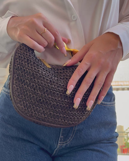 Video de presentacion set de uñas press-on nudes con francesa cromática dorada