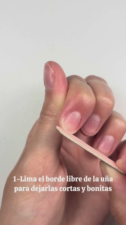 video explicativo de como pegar sus uñas press-on con pegamento